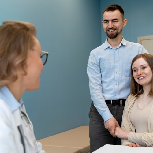 imgi_10_gynecologist-evaluating-pregnancy-with-patient_23-2149353047